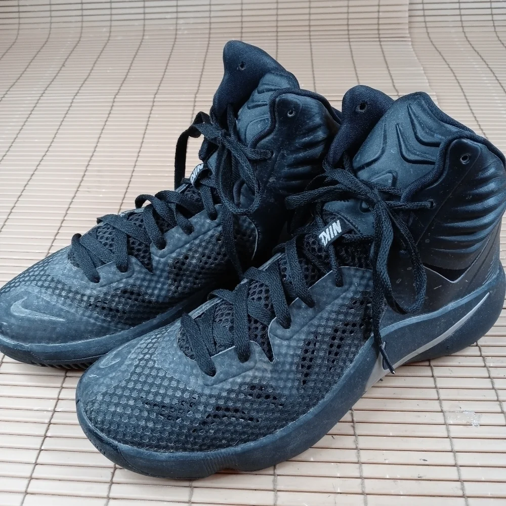 NIKE Zoom Hyperfuse 2014 Shoe - Black - Men Size 11.5 - 684591 001. 200pm